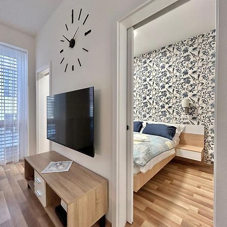 One Step Apartman - City Center Сомбатгей Екстер'єр фото