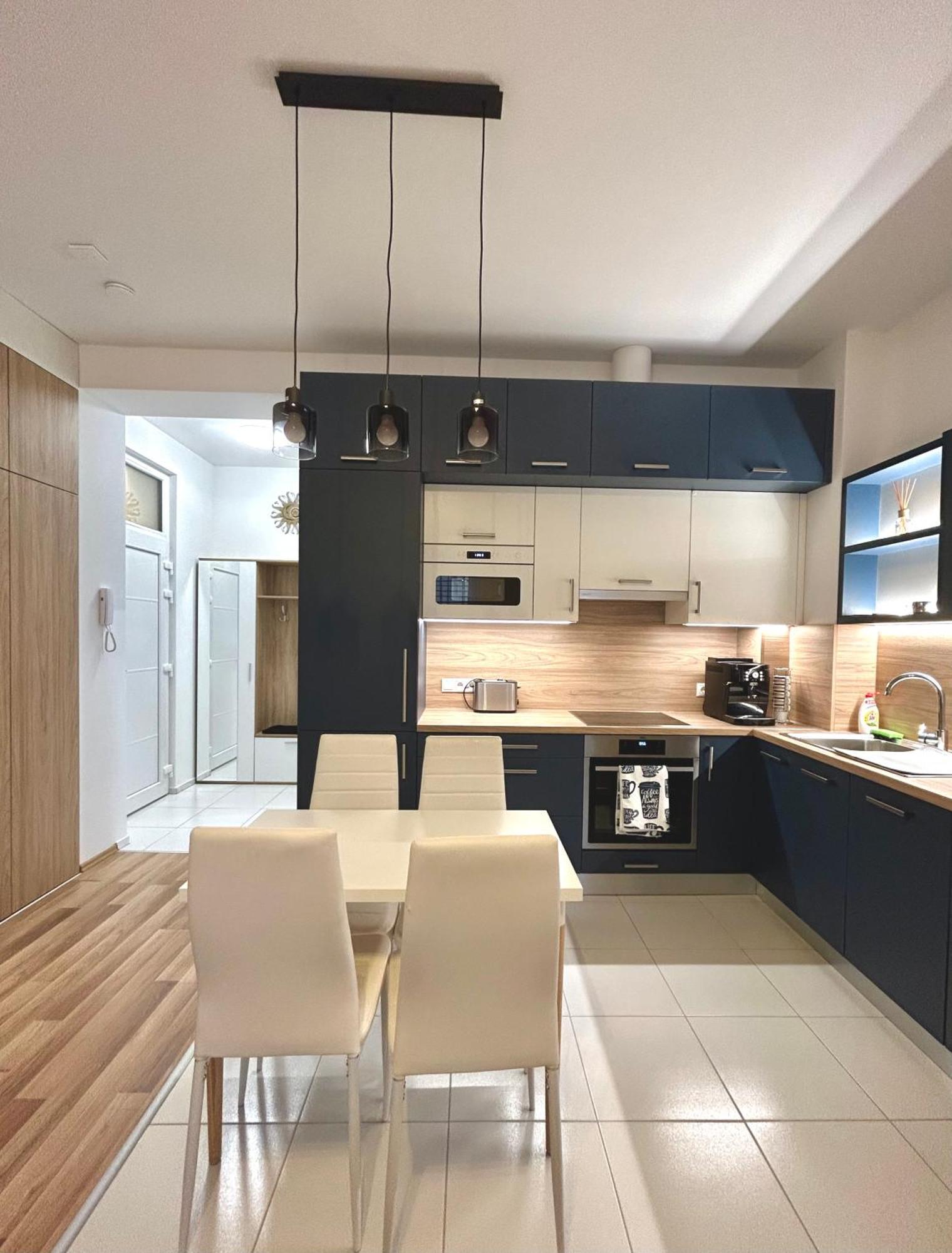One Step Apartman - City Center Сомбатгей Екстер'єр фото