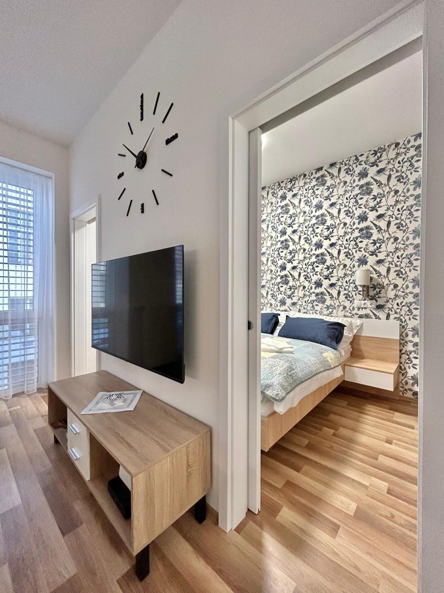 One Step Apartman - City Center Сомбатгей Екстер'єр фото